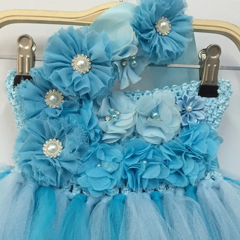 Светильник голубое платье-пачка для девочки держащей букет на свадьбе Платье