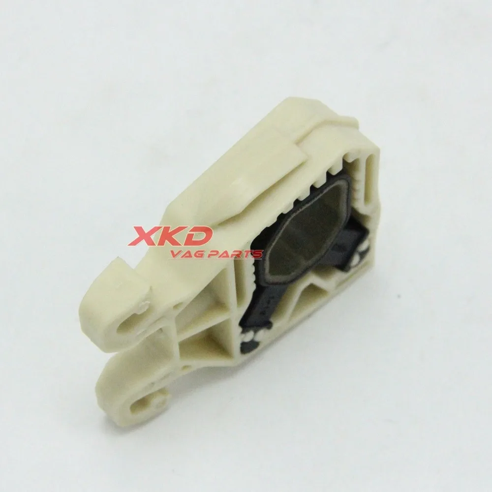 Нижний и верхний кронштейн радиатора в комплекте для женской модели Golf R32 женский