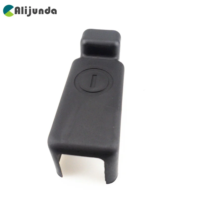 Автомобильный аккумулятор с отрицательной защитой водонепроницаемый чехол