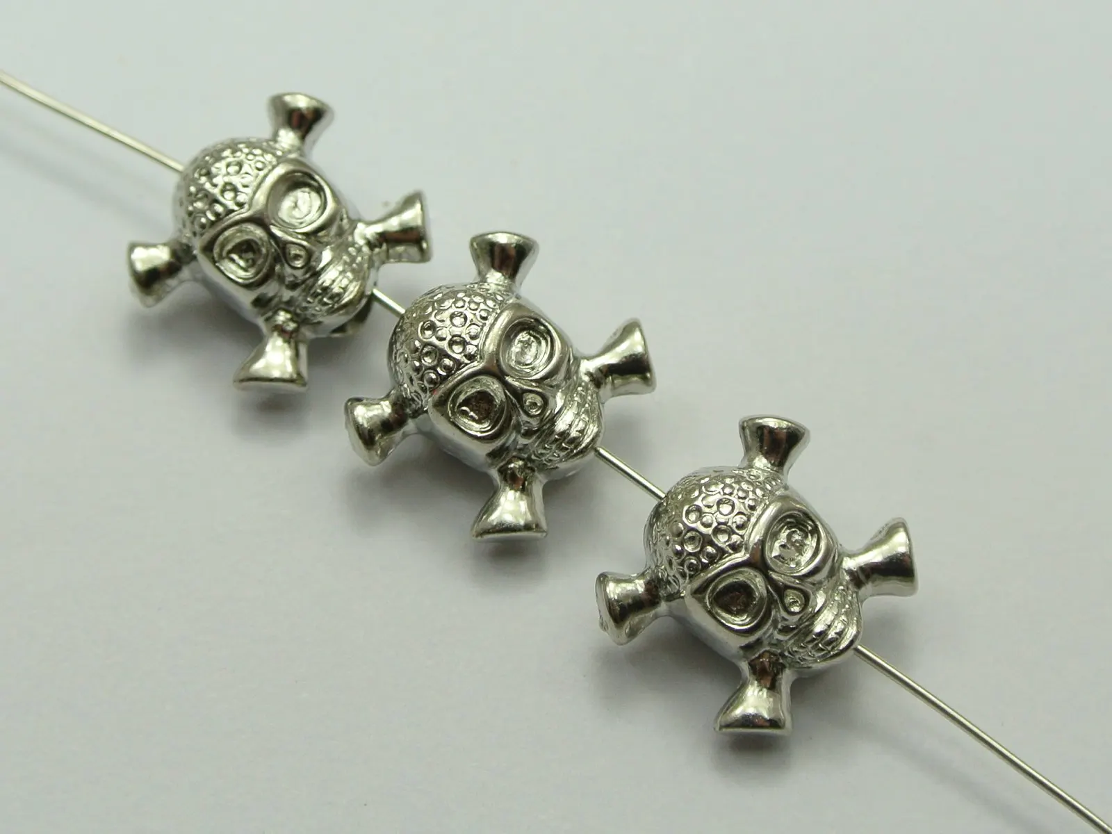 

100 Silver-plate Tone Metallic Acrylic Skull+CrossBones Beads 14X12mm