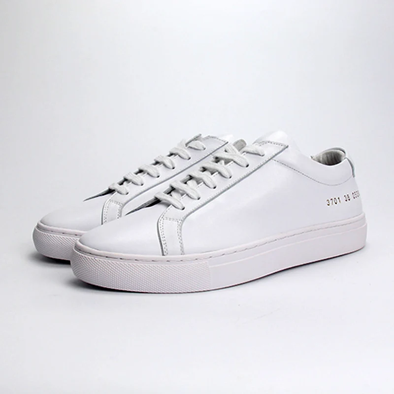 Женские туфли из натуральной кожи на плоской подошве серебристые шнуровке