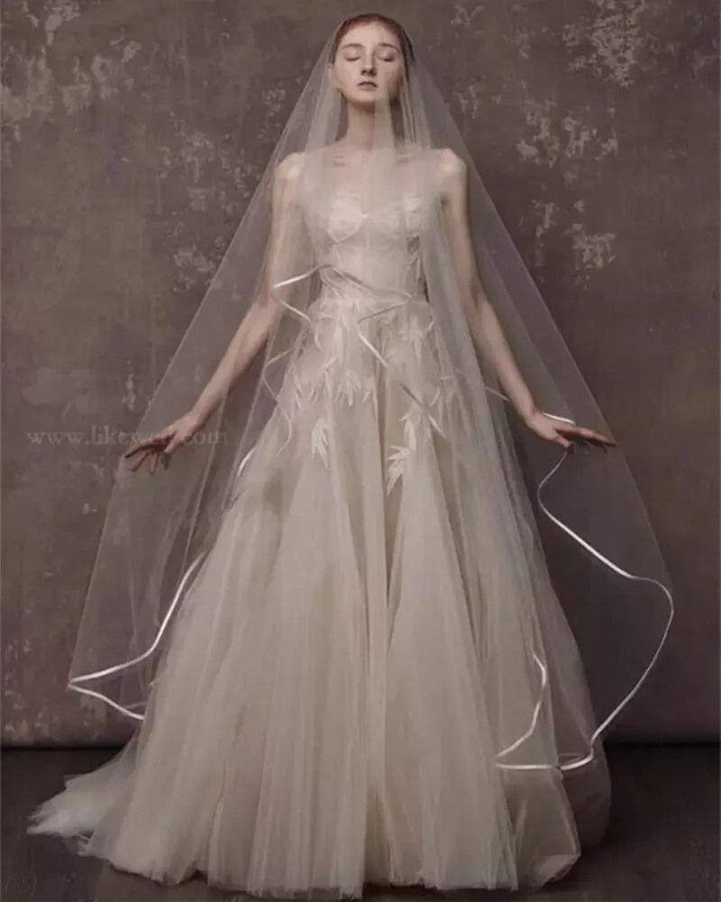 New стиль элегантный белый кот лента край часовня длина вуаль венчания 2017 фата без