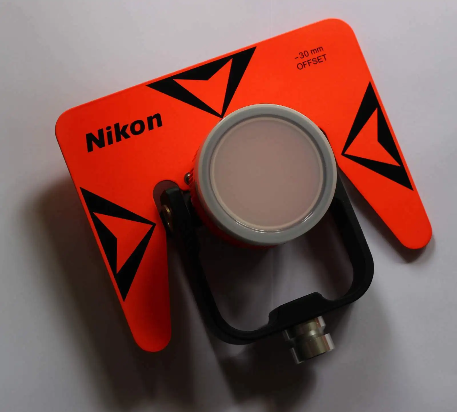 

Новые Красные призмы с одной призмой для всех станций NIKON