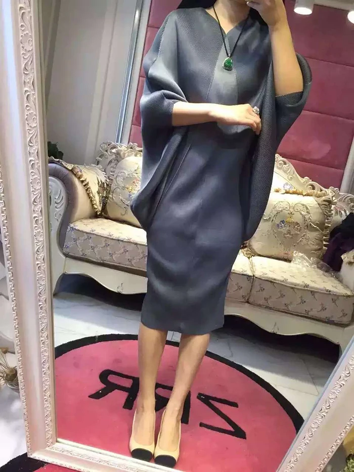 Женское летнее платье с V-образным вырезом асимметричное плиссированное рукавом