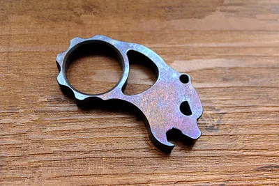 Titanium multicolor 1 шт., медвежонок, латунь, титановый сплав, открывалка для бутылок, ручная, портативная, мини, для самообороны, EDC, мульти-инструменты, оборудование, брелок, подвеска - Цвет: Titanium multicolor