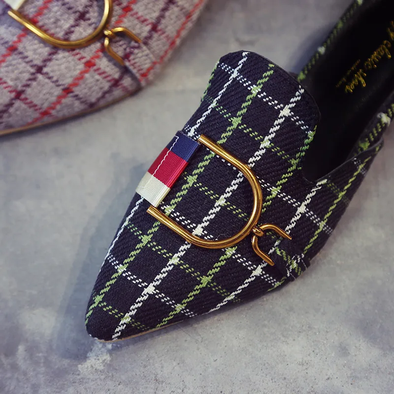 Новинка 2018 года летние женские шлепанцы с металлическим украшением острым