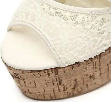 Босоножки женские на танкетке кружевные сандалии с вырезами высоком каблуке