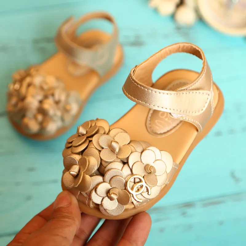 Сандалии для маленьких девочек с вырезами Нескользящие босоножки на мягкой