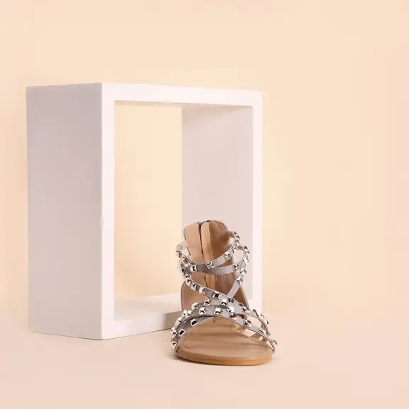 Женские сандалии на плоской подошве с узкими ремешками закрытой пяткой молнией