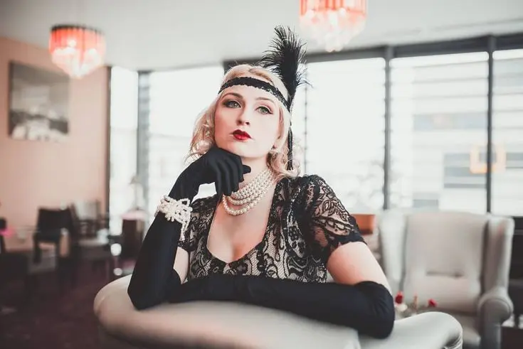 Набор аксессуаров 1920 s, повязка на голову с перьями, жемчужное ожерелье, длинные перчатки, колготки, держатель для сигарет, праздничный костюм Гэтсби