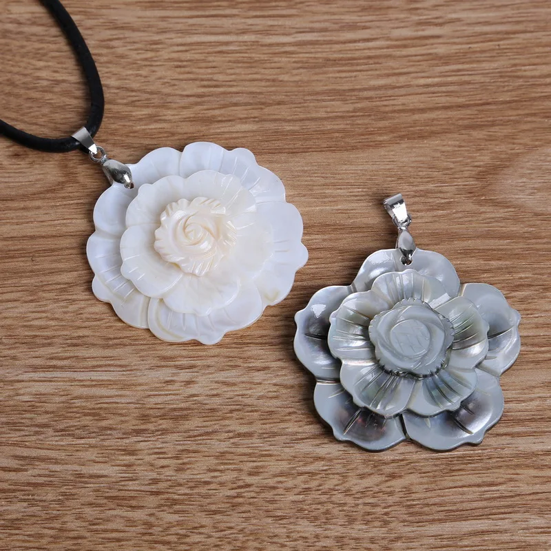 Подвеска из натурального жемчуга 48 мм 3 слойный белый/черный цвет в виде цветов