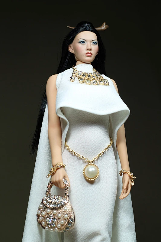 

Custom DIY 1/6 Female White Shawl Cloak Long Dress Necklace Accessory For 12" Phicen Woman Body Figure