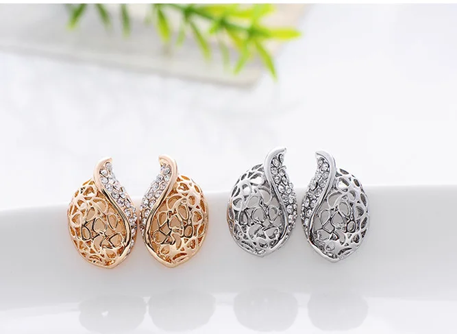 Модные женские серьги-гвоздики с полым листом покрытые золотом и серебром стразы