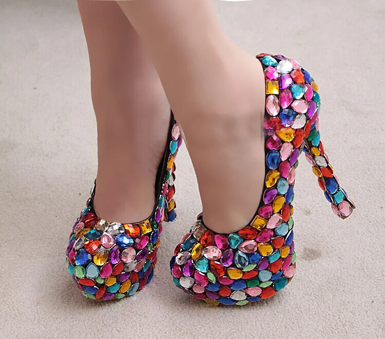 Популярные свадебные модельные туфли модные разноцветные со стразами женские
