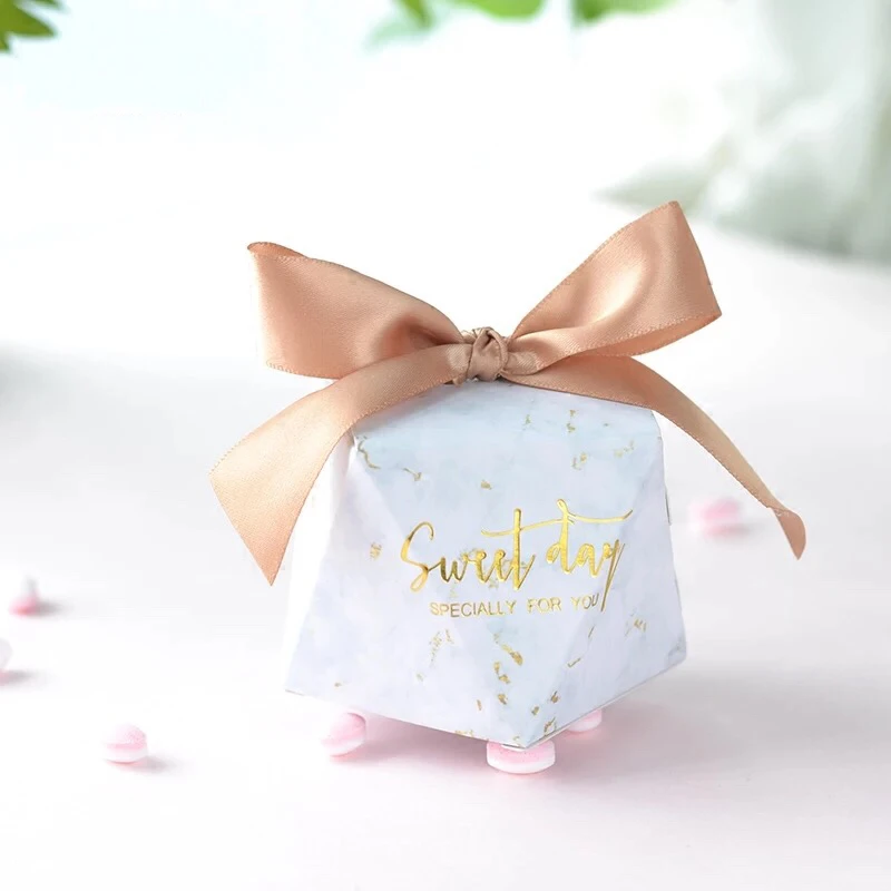 Серебристо серые/золотистые банты в форме бриллиантов мраморные конфеты