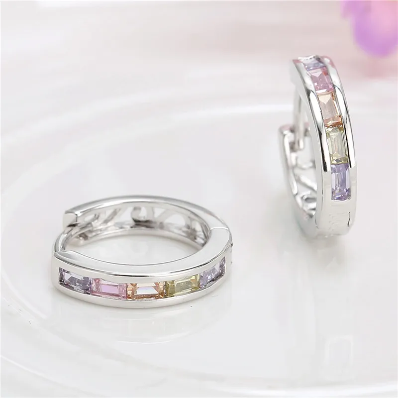 Женские серьги с кристаллами инкрустированные геометрическим узором стразы