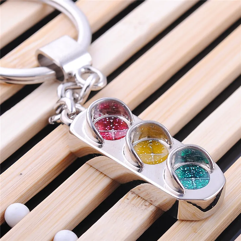 

20pcs/Lot Signal Light Keychain 3D Silvery Traffic Light Signal Pendant Key Ring Keyfob Keychain Creative Gift lamp Keyrings