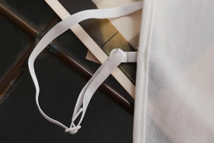 Женская шифоновая блузка с бусинами отложным воротником и вышитым лебедем |