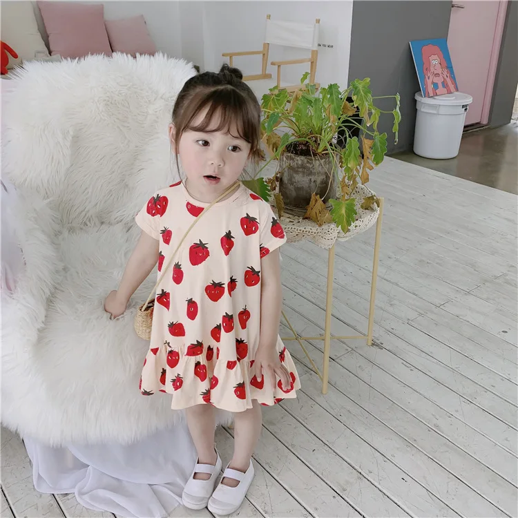 Милое платье для маленьких девочек с рисунком клубники короткими рукавами