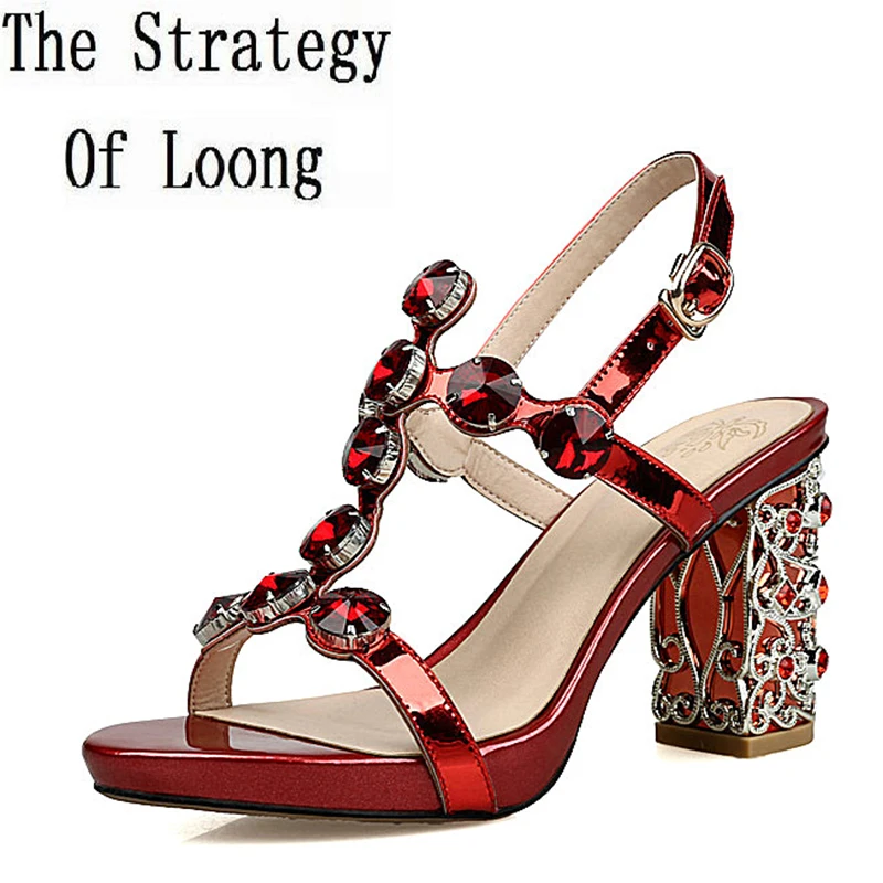 Женские босоножки из кожи с натуральным лицевым покрытием и пряжкой на