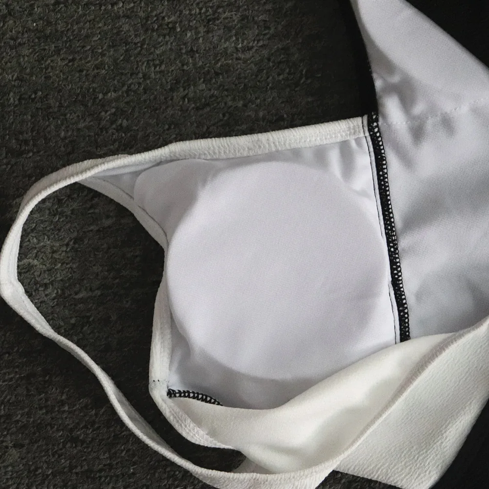 Пляжный купальный костюм купальник монокини с цветными блоками лоскутный черный