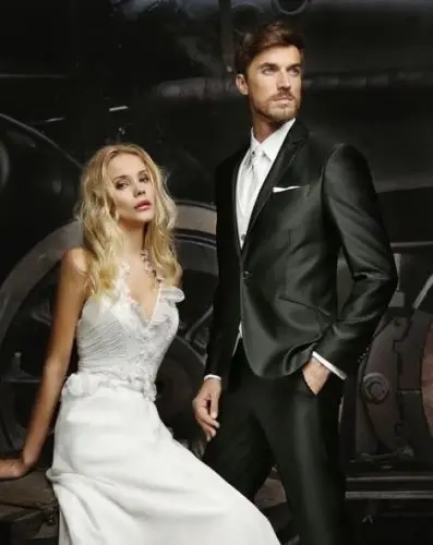 

Men's Tailored Wedding Suits Groom Tuxedos Groomsman Suits Business Party Suits