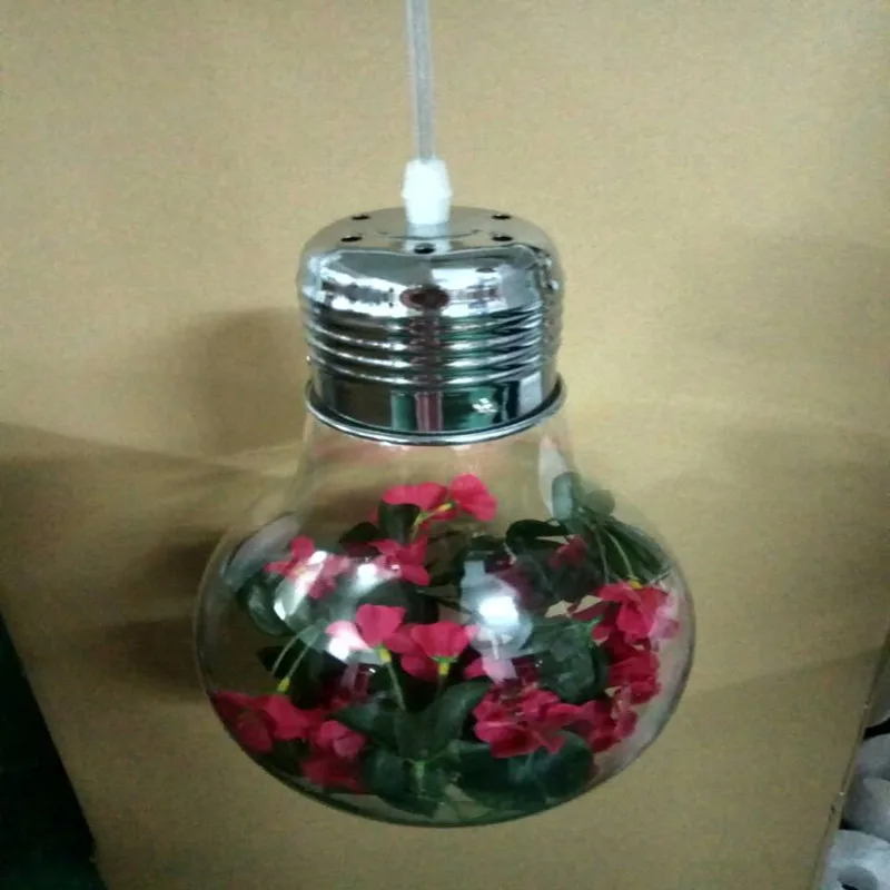 Растение в кофейне с большой лампочкой подвесной светильник из зеленого стекла