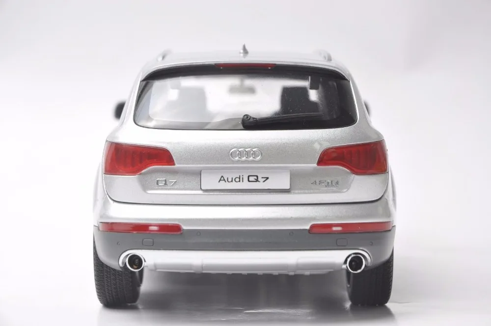 1:18 литья под давлением модель для Audi Q7 2010 серебро внедорожник сплав игрушечный автомобиль миниатюрная коллекция подарок