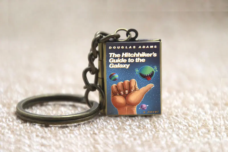 Брелок с надписью Hitchhiker's Guide to The Galaxy Book Серебряное и бронзовое ожерелье B2130|book