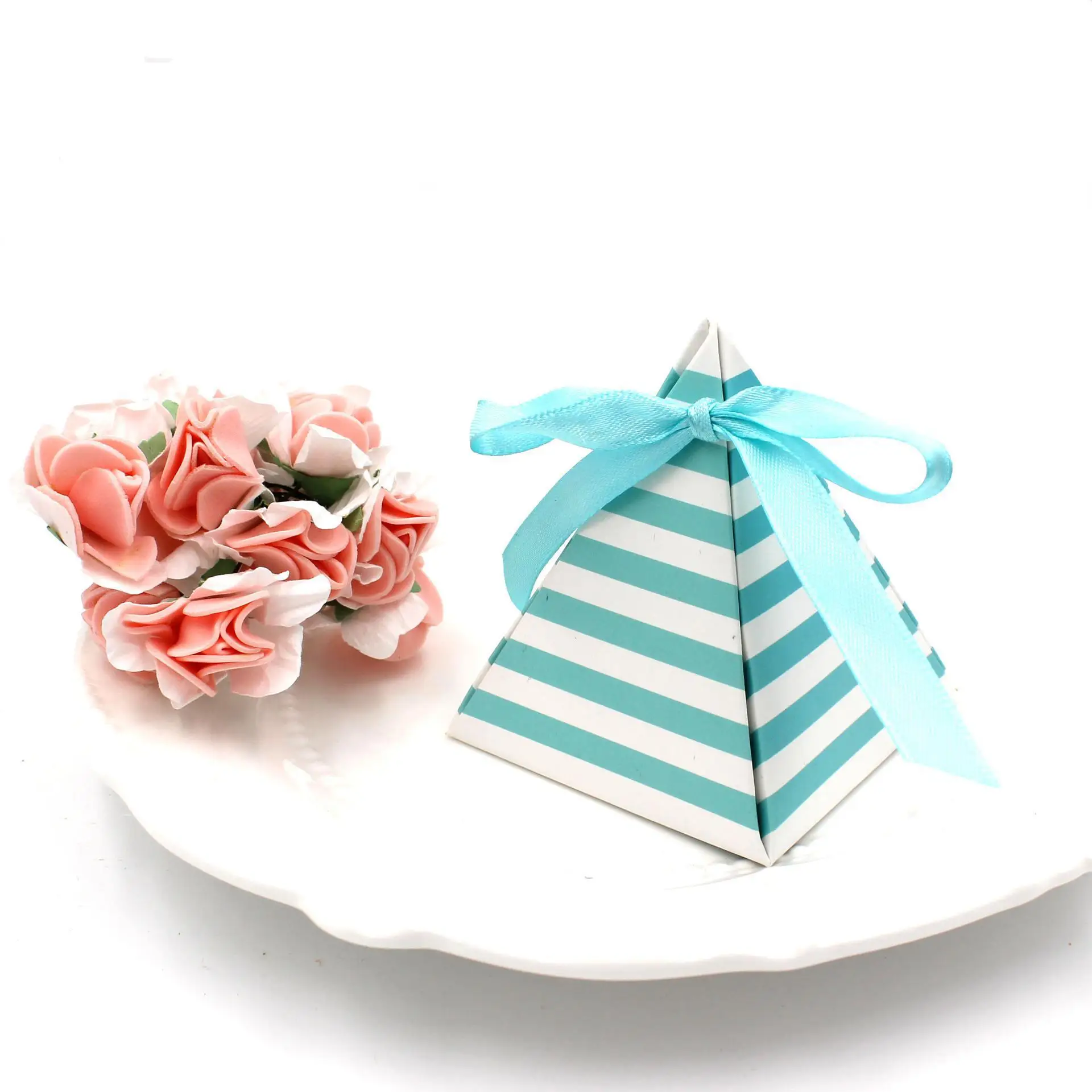 100pcs Stripe Pyramid Shape Wedding Candy Box European Creative Party Shower Favors Baby Silk Ribbon Sac Cadeaux | Дом и сад
