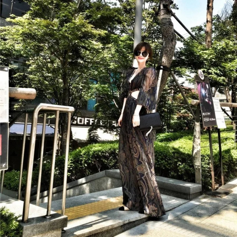 Женское платье макси модельное ажурное в стиле бохо с принтом глубоким V-образным