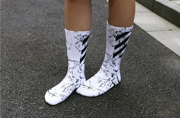 Дропшиппинг мужские носки Harajuku Tide брендовые черные белые полосы Смешные крутые скейтборд пара sox женские уличные носки мужские