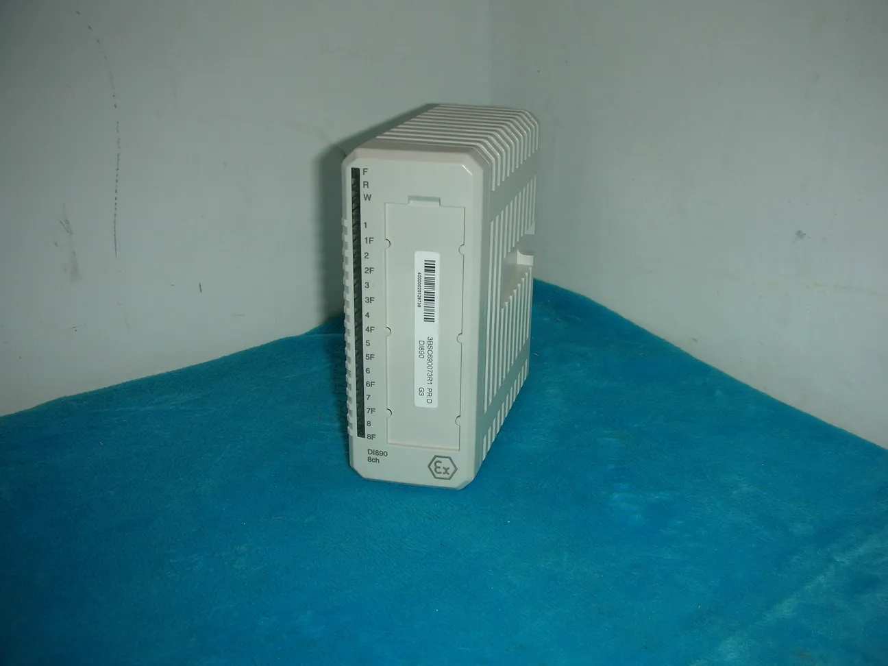 

Используемый DCS DI890/3BSC690073R1, 1 шт.