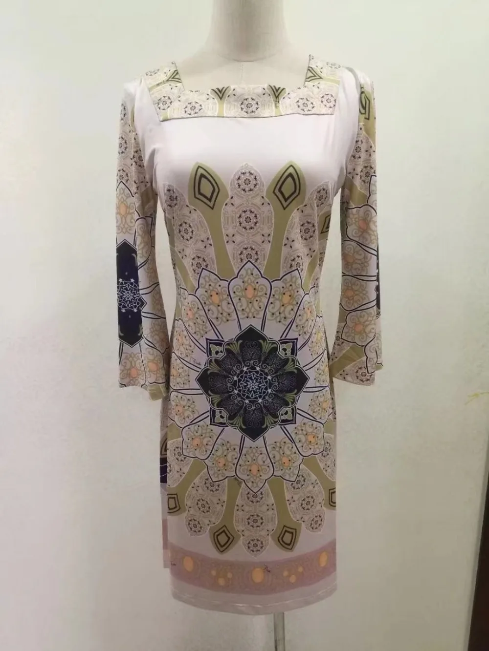 Женское модельное платье с рукавом 3/4 прямое богемным принтом модель XXL весна 2015 |