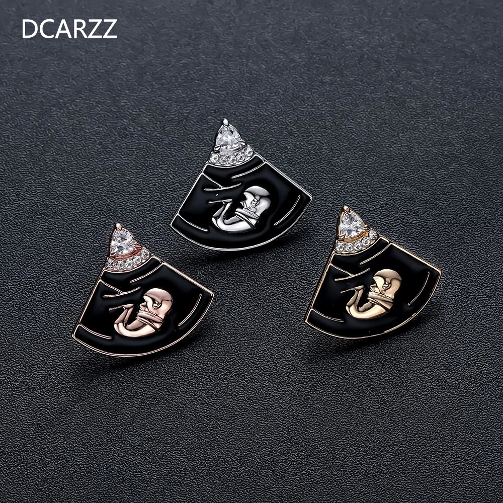 Брошь для новорожденных с эмалью в-образной формы |