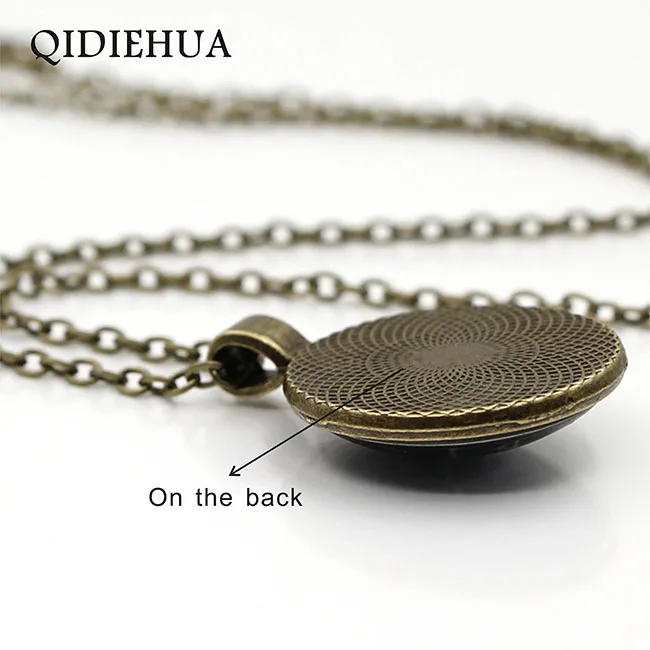 

QIDIEHUA Vintage Point Art Necklace Letter Printed Glass Dome Bible Verse Necklace For Women Men Quote Christian Jewelry Gifts