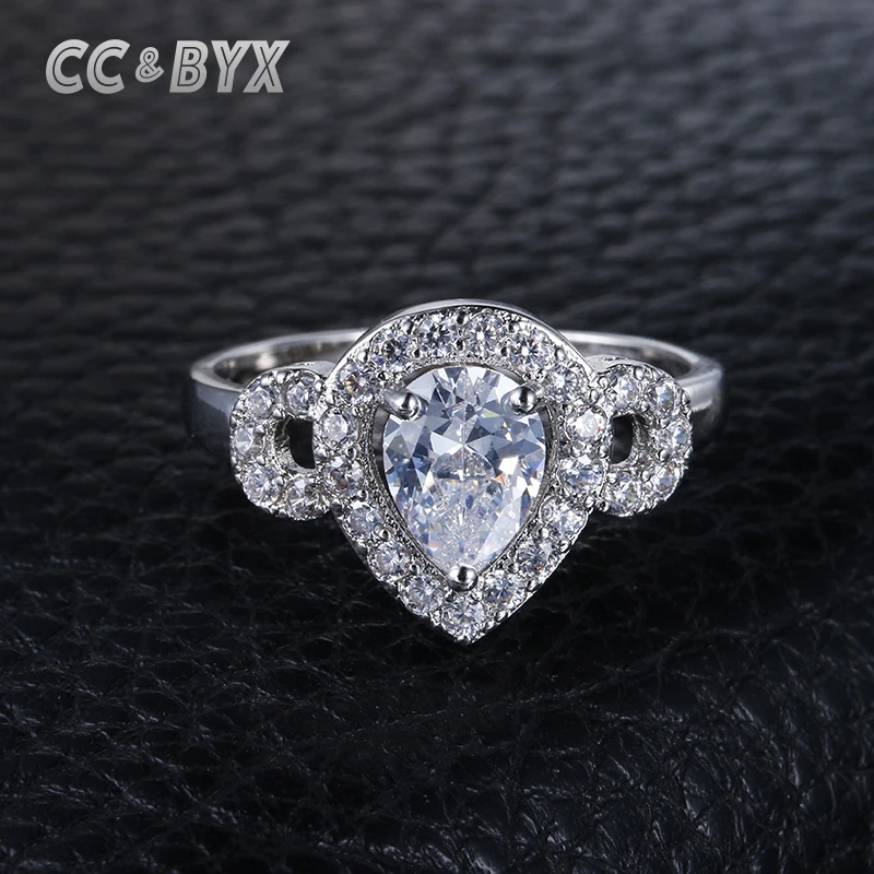 Новое дизайнерское кольцо белого золота для женщин в форме капли с фианитом