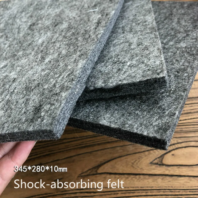 High density shock-absorbing felt soundproof pad 30*20cm, can fully achieve the role of shock absorption and noise reduction