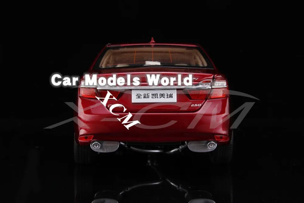Литая модель автомобиля для всех новых Camry 2015 1:18 (красный) + маленький подарок! |