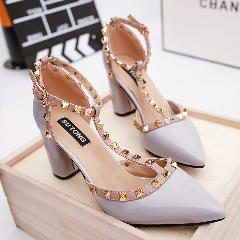 Новинка женские туфли на высоком каблуке в Корейском стиле с заклепками и