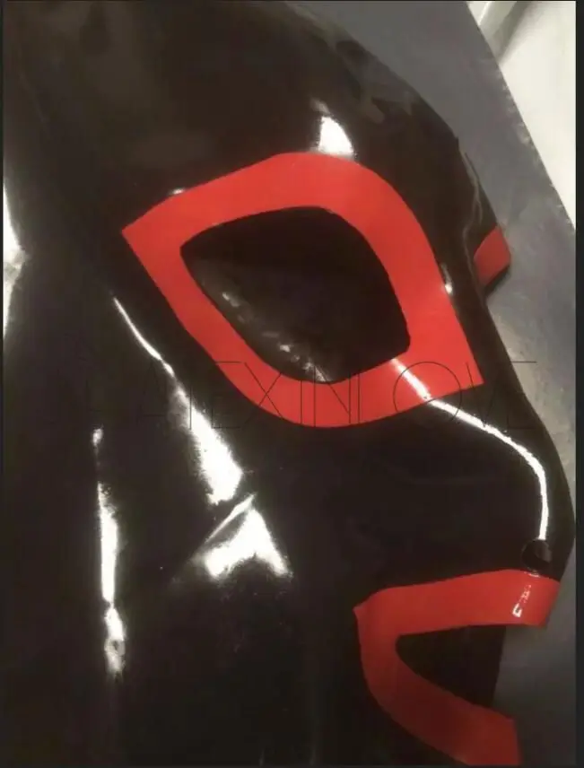 Соблазнительная черная резиновая тугая маска из натурального латекса с