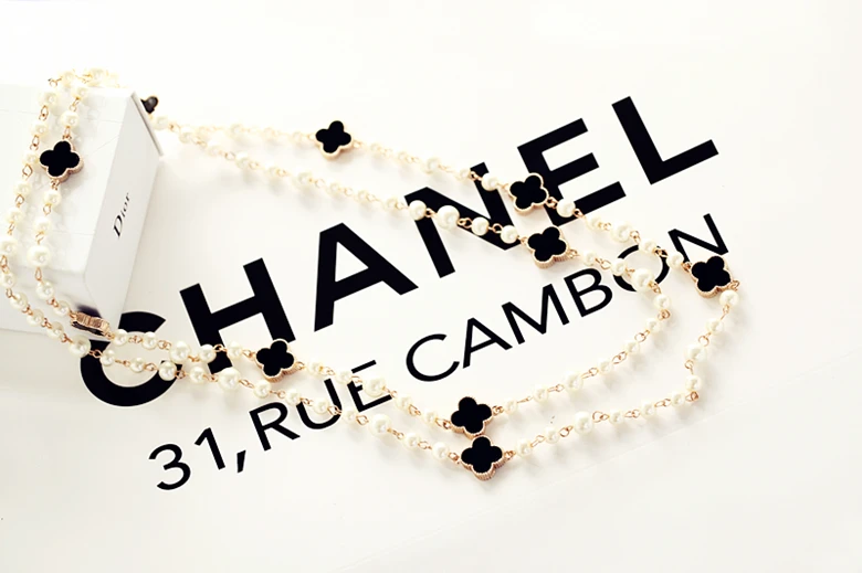 2PCS Free shipping 2013 red clover Korean fashion pearl multilayer sweater chain necklace long section of female |