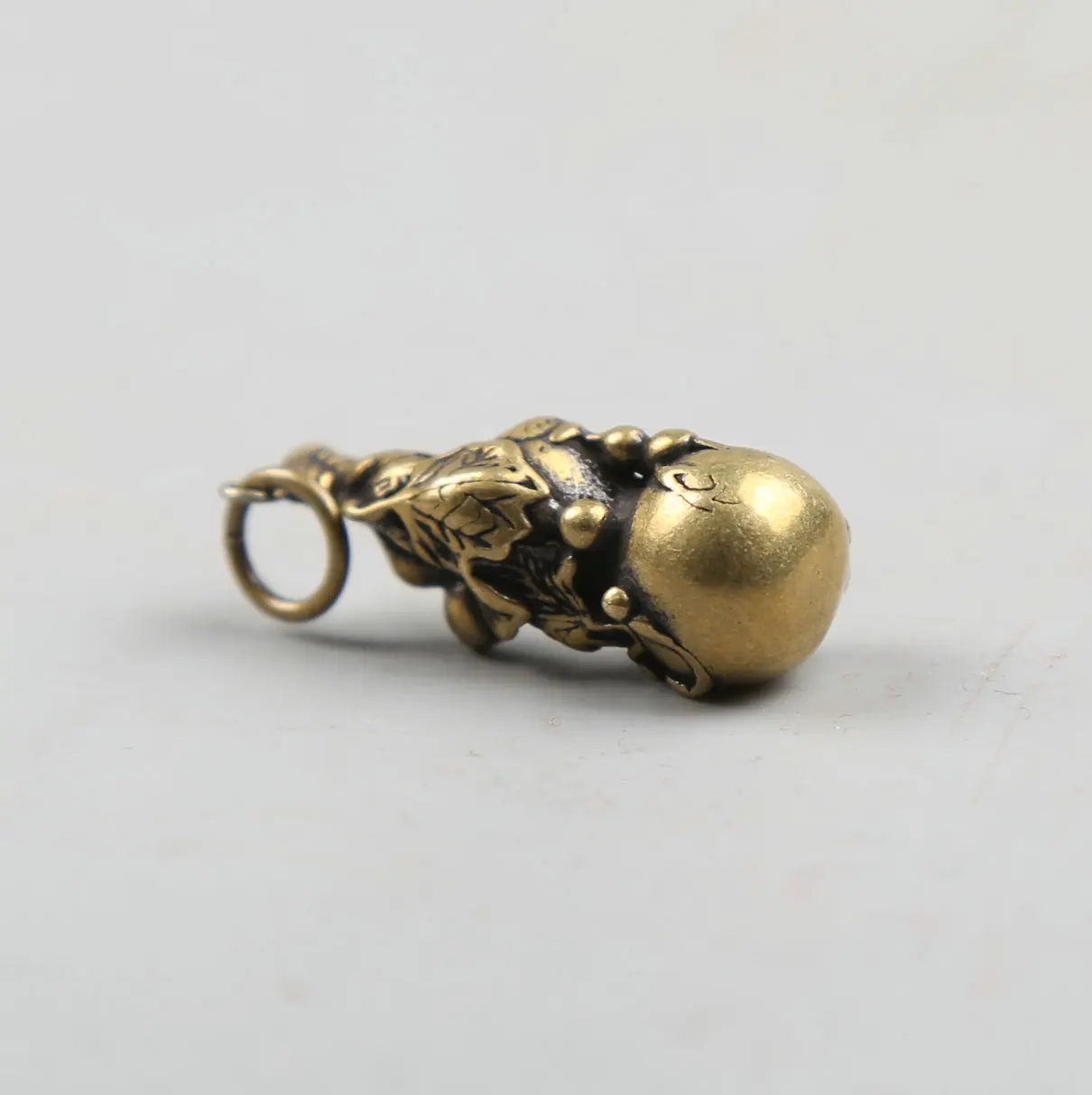 33MM/1.3&quotCollect Curio Rare Chinese Fengshui Small Bronze Exquisite Gourd Vine Cucurbit Bottle Pendant Statuary 14g | Дом и сад