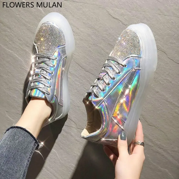 Новинка 2019 женские кроссовки из серебристой кожи с круглым носком и кристаллами