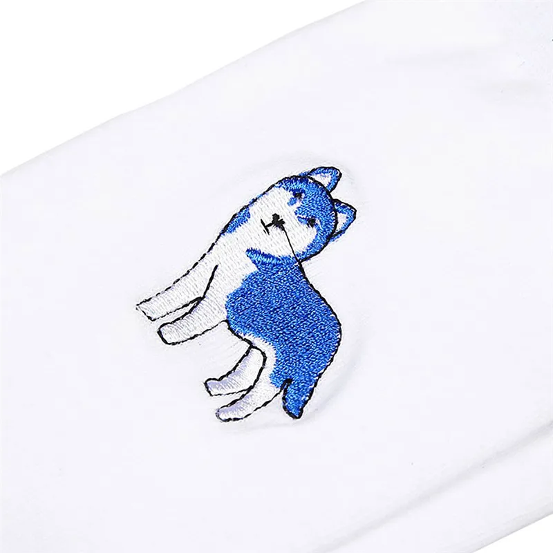 Пара стереоскопических жаккардовых белых носков с милой вышитой собачкой из