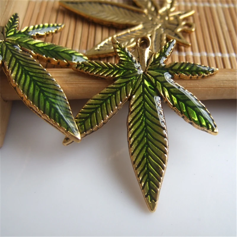 5 шт. античные подвески в форме листьев конопли с зелеными каплями золота для