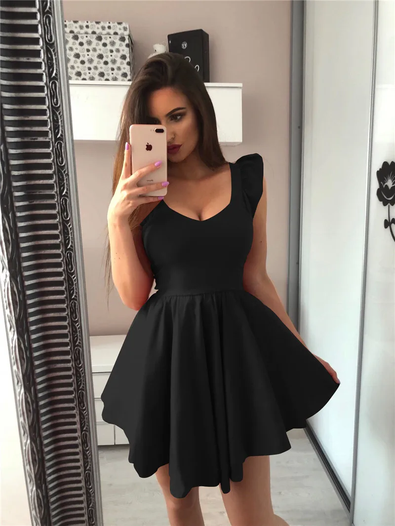 Женское винтажное короткое платье без рукавов однотонное мини с оборками и V
