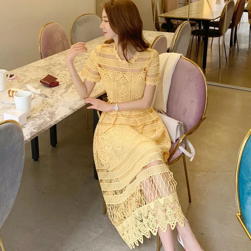 Женское ажурное платье корсет желтое однотонное кружевное с коротким рукавом