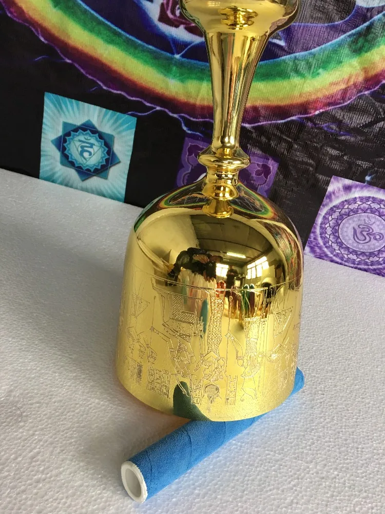 Alchemy Золотая Хрустальная Поющая чаша с египетской резной с 4-й октавой идеальной C или D или C# Примечание около 6,5"
