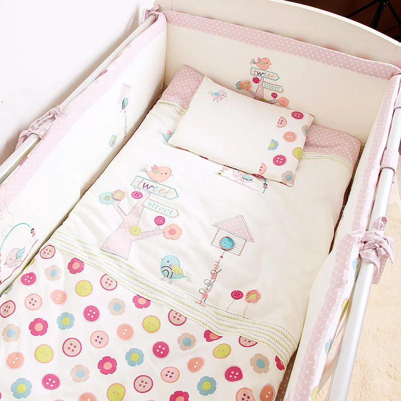 Набор постельных принадлежностей для детской кроватки девочек 7 шт. розовый